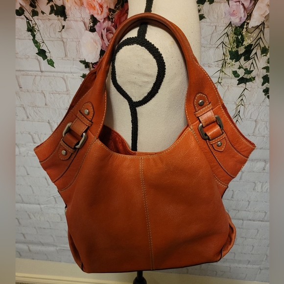 Fossil Handbags - 2/$40 Fossil Purse. Used Great condition